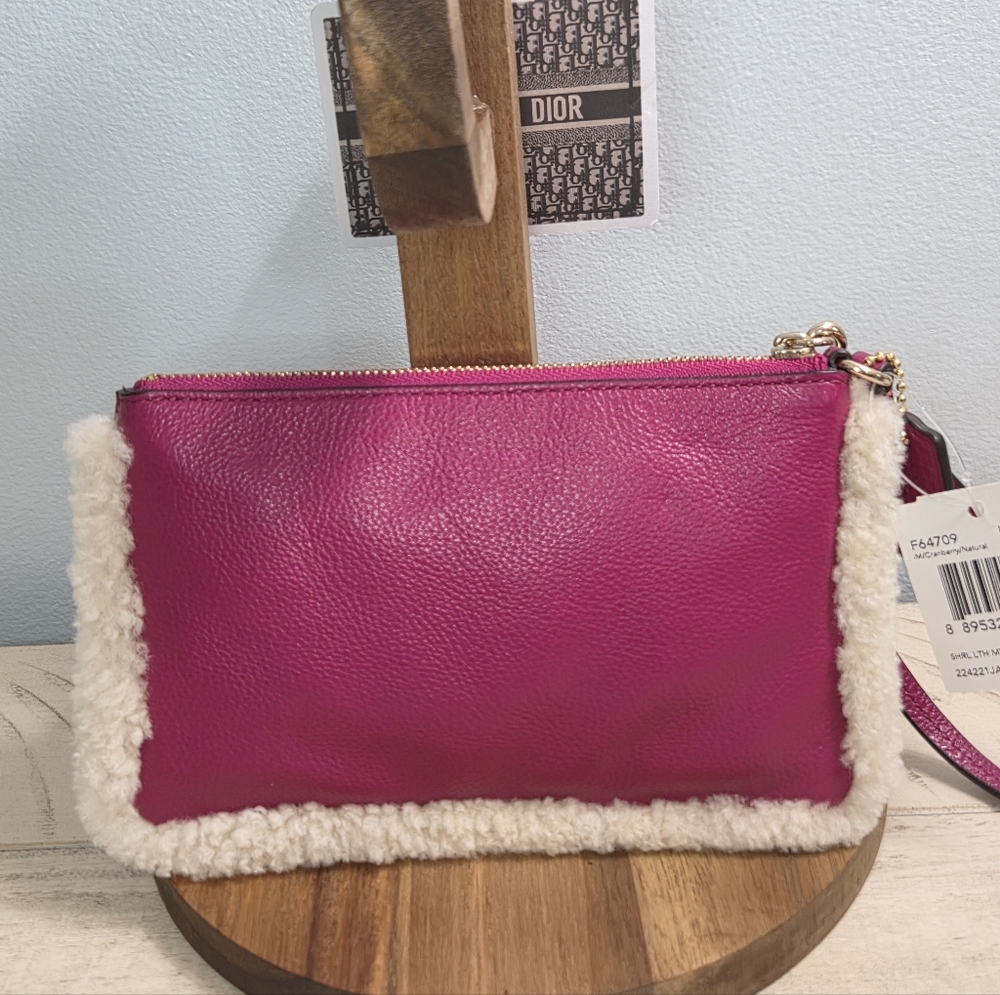 Coach wristlet in pebbled Pink leather with a shearling trim, NWT - Picture 5 of 15
